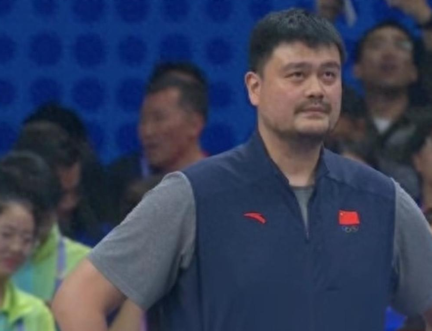 男籃輸了，姚明獨自離場，姚明名字打分，解析