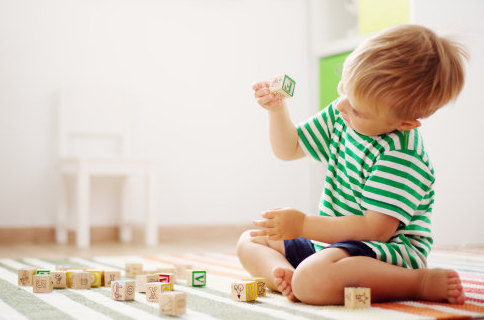 男孩起名丨出類拔萃的男寶寶高分名字，千金難買的男孩好名字