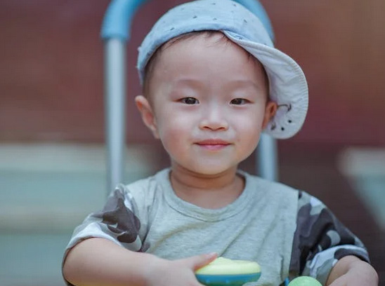 男孩起名丨充滿了陽(yáng)光與朝氣的男孩名,干凈爽朗寓意好