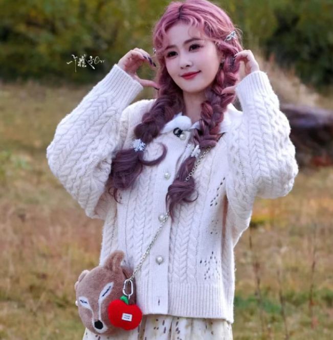 王楚然玩白鹿的辮子，王楚然名字打分